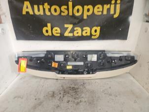 Gebruikte Spoiler Renault Clio IV Estate/Grandtour (7R) 0.9 Energy TCE 90 12V Prijs € 50,00 Margeregeling aangeboden door Autodemontage de Zaag