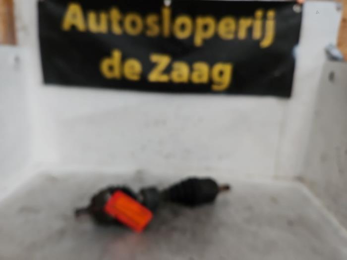 Gebruikte Aandrijfas links-voor Volvo C70 (NC) 2.4 T 20V Prijs € 65,00 Margeregeling aangeboden door Autodemontage de Zaag