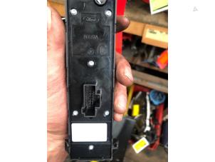 Gebruikte Ruit schakelaar elektrisch Ford Focus C-Max 1.8 16V Prijs € 20,00 Margeregeling aangeboden door Autodemontage de Zaag