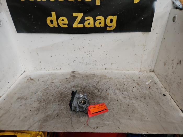 Gebruikte Gasklephuis Renault Captur I (2R) 0.9 Energy TCE 12V Prijs € 65,00 Margeregeling aangeboden door Autodemontage de Zaag