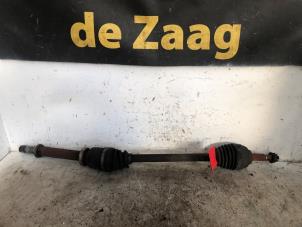 Gebruikte Aandrijfas rechts-voor Renault Clio III Estate/Grandtour (KR) 1.2 16V TCE 100 Prijs € 50,00 Margeregeling aangeboden door Autodemontage de Zaag