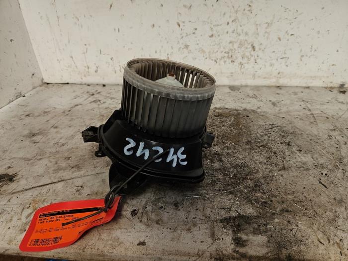 Gebruikte Blower Fiat Grande Punto (199) 1.4 Prijs € 35,00 Margeregeling aangeboden door Autodemontage de Zaag