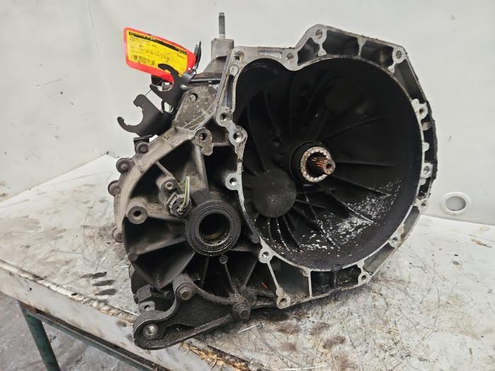 Gebruikte Versnellingsbak Ford Focus 1 2.0 16V Prijs € 250,00 Margeregeling aangeboden door Autodemontage de Zaag