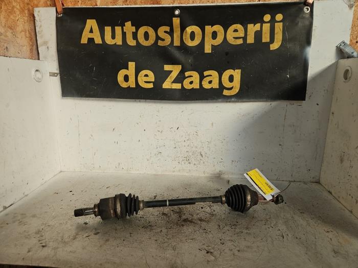 Gebruikte Steekas links-voor Volkswagen Up! (121) 1.0 12V 60 Prijs € 40,00 Margeregeling aangeboden door Autodemontage de Zaag
