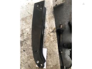 Gebruikte Koplampframe links Volkswagen Up! (121) 1.0 12V 60 Prijs € 25,00 Margeregeling aangeboden door Autodemontage de Zaag