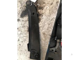Gebruikte Koplampframe rechts Volkswagen Up! (121) 1.0 12V 60 Prijs € 25,00 Margeregeling aangeboden door Autodemontage de Zaag