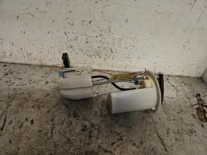 Gebruikte Benzinepomp Toyota Yaris II (P9) 1.0 12V VVT-i Prijs € 35,00 Margeregeling aangeboden door Autodemontage de Zaag