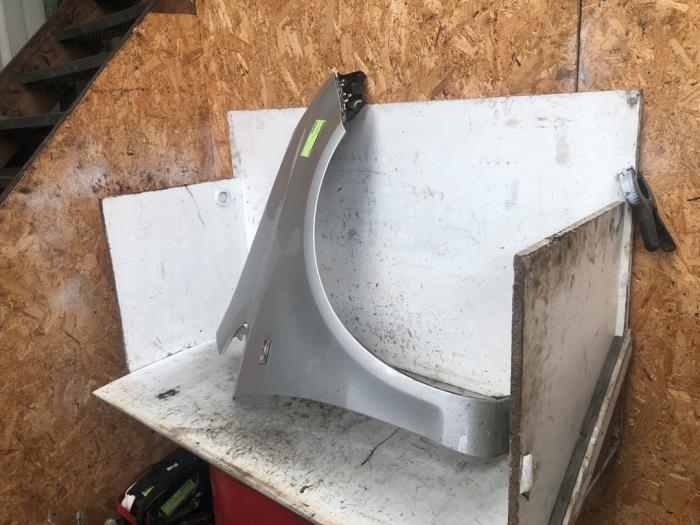 Scherm rechts-voor van een Opel Corsa D 1.2 16V 2007