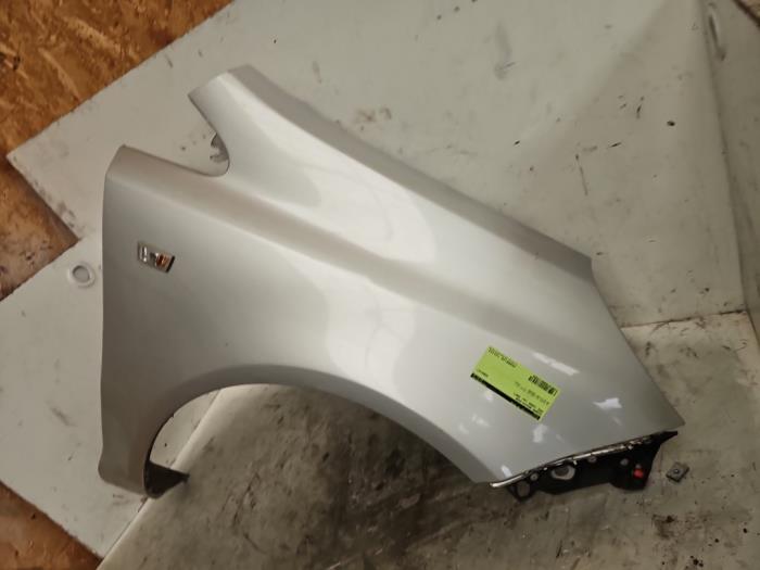 Scherm rechts-voor van een Opel Corsa D 1.2 16V 2007