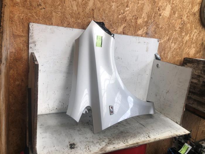 Scherm rechts-voor van een Opel Corsa D 1.2 16V 2007