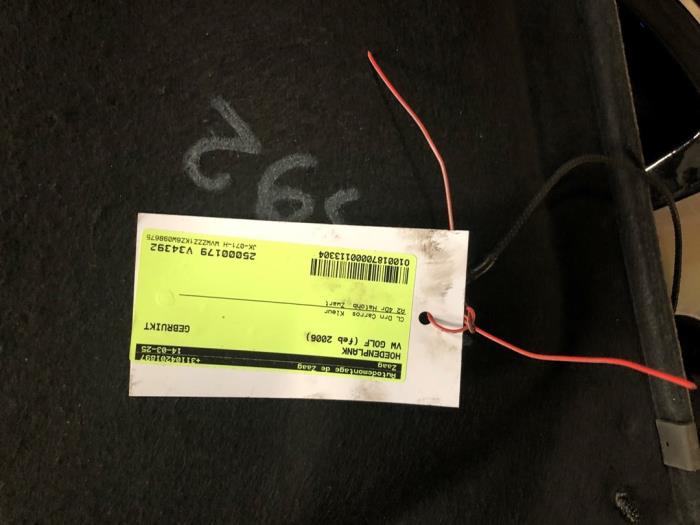 Hoedenplank van een Volkswagen Golf V (1K1) 1.4 16V 2006