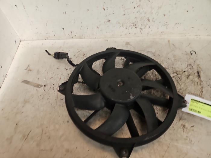 Gebruikte Fan Radiateur Peugeot 308 (4A/C) 1.4 VTI 16V Prijs € 35,00 Margeregeling aangeboden door Autodemontage de Zaag