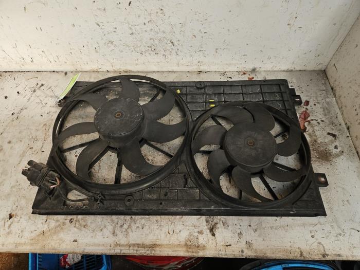 Gebruikte Radiateurfan Volkswagen Golf V (1K1) 1.6 FSI 16V Prijs € 40,00 Margeregeling aangeboden door Autodemontage de Zaag