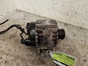 Gebruikte Dynamo Volkswagen Passat (3C2) 1.9 TDI Prijs € 40,00 Margeregeling aangeboden door Autodemontage de Zaag