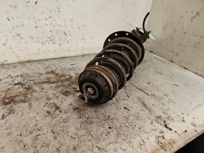 Schokdemperpoot links-voor van een Alfa Romeo MiTo (955) 1.4 Turbo Multi Air 16V 2012