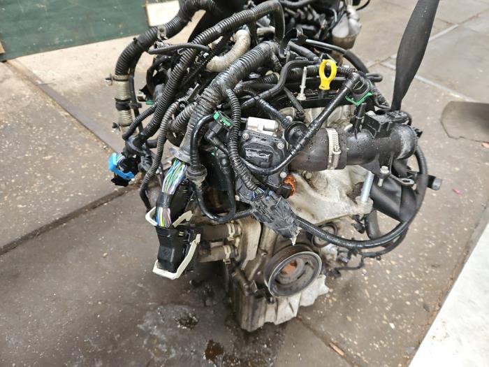 Motor van een Ford Focus 3 Wagon 1.0 Ti-VCT EcoBoost 12V 100 2016