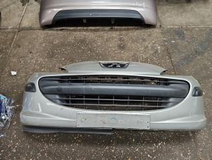 Gebruikte Voorbumper Peugeot 207/207+ (WA/WC/WM) 1.4 16V Prijs € 100,00 Margeregeling aangeboden door Autodemontage de Zaag