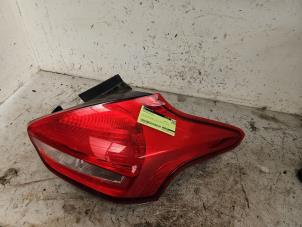 Gebruikte Achterlicht rechts Ford Focus 3 1.0 Ti-VCT EcoBoost 12V 125 Prijs € 50,00 Margeregeling aangeboden door Autodemontage de Zaag