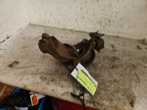 Gebruikte Fusee links-voor Citroen DS3 (SA) 1.6 16V VTS THP 155 Prijs € 40,00 Margeregeling aangeboden door Autodemontage de Zaag