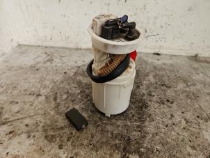 Gebruikte Benzinepomp Volkswagen Polo IV (9N1/2/3) 1.4 16V Prijs € 30,00 Margeregeling aangeboden door Autodemontage de Zaag