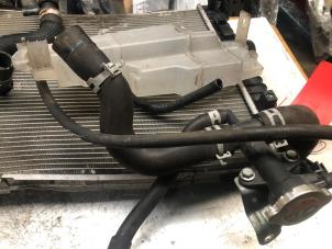 Gebruikte Radiateur Nissan Note (E12) 1.2 DIG-S 98 Prijs € 50,00 Margeregeling aangeboden door Autodemontage de Zaag