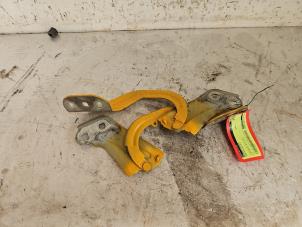 Gebruikte Motorkap Scharnier Ford Focus 3 ST 2.0 ST EcoBoost 16V Prijs € 40,00 Margeregeling aangeboden door Autodemontage de Zaag