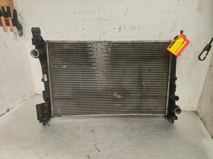 Gebruikte Radiateur Opel Corsa D 1.3 CDTi 16V ecoFLEX Prijs € 50,00 Margeregeling aangeboden door Autodemontage de Zaag