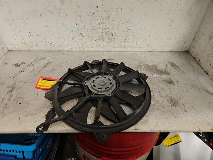 Gebruikte Radiateur Citroen C4 Grand Picasso (UA) 1.8 16V Prijs € 40,00 Margeregeling aangeboden door Autodemontage de Zaag