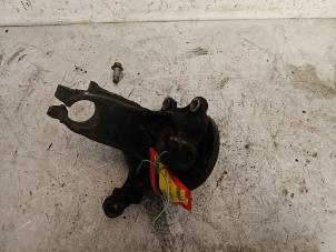 Gebruikte Fusee links-voor Citroen DS3 (SA) 1.6 e-HDi Prijs € 35,00 Margeregeling aangeboden door Autodemontage de Zaag