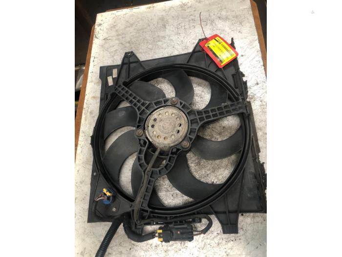 Gebruikte Fan Radiateur Fiat 500 (312) 1.2 Prijs € 40,00 Margeregeling aangeboden door Autodemontage de Zaag