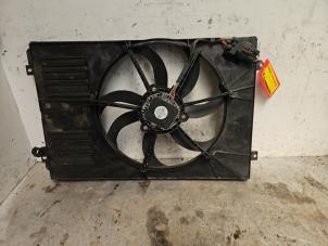 Gebruikte Radiateurfan Skoda Yeti (5LAC) 1.2 TSI 16V Prijs € 40,00 Margeregeling aangeboden door Autodemontage de Zaag