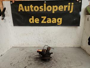 Gebruikte Fusee links-voor Renault Twingo II (CN) 1.5 dCi 90 FAP Prijs € 20,00 Margeregeling aangeboden door Autodemontage de Zaag