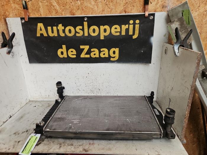 Gebruikte Radiateur Audi A6 Avant (C6) 3.2 V6 24V FSI Quattro Prijs € 40,00 Margeregeling aangeboden door Autodemontage de Zaag