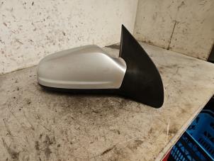 Gebruikte Buitenspiegel rechts Opel Astra H GTC (L08) 1.6 16V Twinport Prijs € 15,00 Margeregeling aangeboden door Autodemontage de Zaag