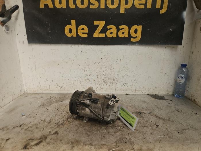 Gebruikte Aircopomp Renault Clio IV (5R) 0.9 Energy TCE 90 12V Prijs € 125,00 Margeregeling aangeboden door Autodemontage de Zaag