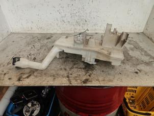 Gebruikte Ruitensproeiertank voor Citroen C5 III Tourer (RW) 1.6 16V THP 155 Prijs € 20,00 Margeregeling aangeboden door Autodemontage de Zaag