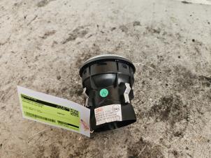 Gebruikte Luchtrooster Dashboard Mercedes CLA (117.3) 1.6 CLA-200 16V Prijs € 10,00 Margeregeling aangeboden door Autodemontage de Zaag