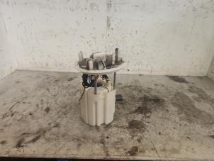 Gebruikte Benzinepomp Mercedes CLA (117.3) 1.6 CLA-200 16V Prijs € 70,00 Margeregeling aangeboden door Autodemontage de Zaag