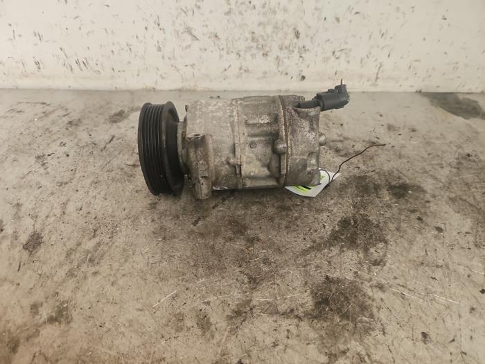 Gebruikte Aircopomp Volkswagen Golf VI (5K1) 1.4 16V Prijs € 90,00 Margeregeling aangeboden door Autodemontage de Zaag