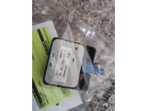 Gebruikte GPS Antenne Ford Fiesta 6 (JA8) 1.5 TDCi Prijs € 25,00 Margeregeling aangeboden door Autodemontage de Zaag