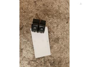 Gebruikte Ruit schakelaar elektrisch Audi A5 (8T3) 1.8 TFSI 16V Prijs € 40,00 Margeregeling aangeboden door Autodemontage de Zaag