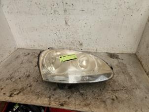 Gebruikte Koplamp rechts Volkswagen Golf V (1K1) 1.4 GT 16V Prijs € 35,00 Margeregeling aangeboden door Autodemontage de Zaag