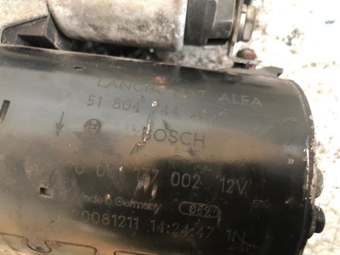 Startmotor van een Fiat 500 (312) 1.2 2009