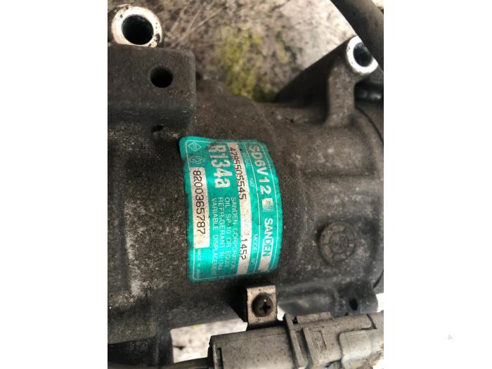 Gebruikte Aircopomp Renault Clio III (BR/CR) 1.4 16V Prijs € 70,00 Margeregeling aangeboden door Autodemontage de Zaag