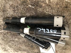 Gebruikte Pen Bobine Renault Clio III (BR/CR) 1.4 16V Prijs € 10,00 Margeregeling aangeboden door Autodemontage de Zaag