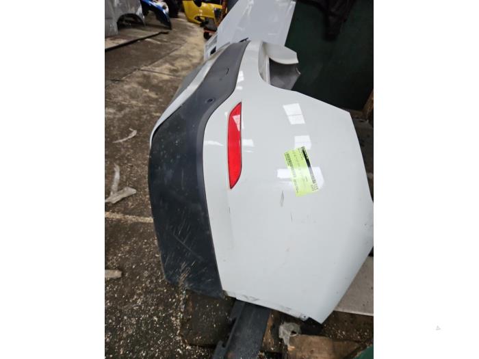 Achterbumper van een BMW X1 (E84) sDrive 18d 2.0 16V 2015