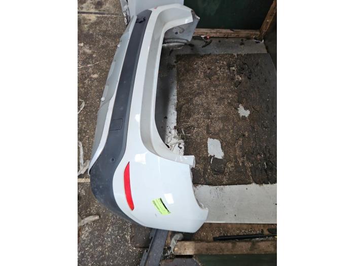 Achterbumper van een BMW X1 (E84) sDrive 18d 2.0 16V 2015