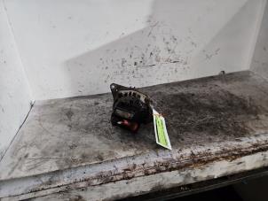 Gebruikte Dynamo Nissan Micra (K12) 1.2 16V Prijs € 25,00 Margeregeling aangeboden door Autodemontage de Zaag