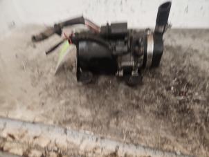 Gebruikte Pomp Servo BMW Mini One/Cooper (R50) 1.6 16V Cooper Prijs € 200,00 Margeregeling aangeboden door Autodemontage de Zaag