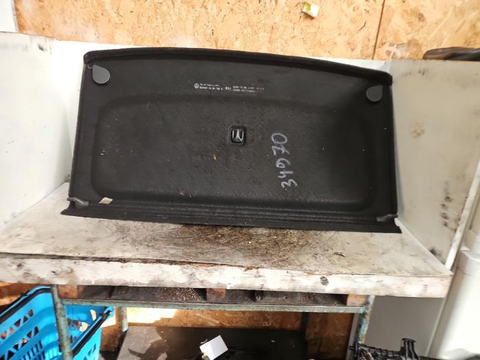 Hoedenplank van een Volkswagen Golf V (1K1) 1.6 FSI 16V 2004